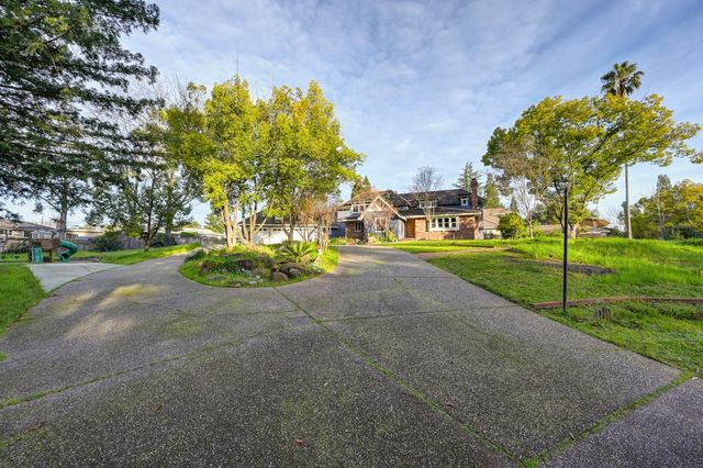 8475 Burford Ln, Fair Oaks, CA 95628