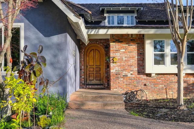 8475 Burford Ln, Fair Oaks, CA 95628