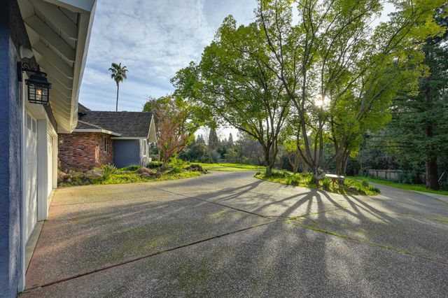 8475 Burford Ln, Fair Oaks, CA 95628