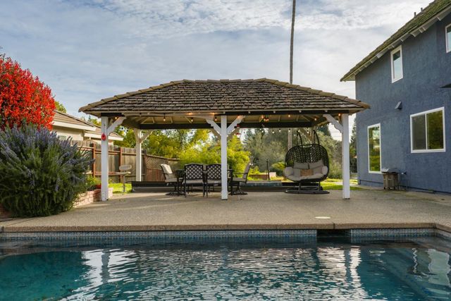 8475 Burford Ln, Fair Oaks, CA 95628