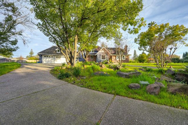 8475 Burford Ln, Fair Oaks, CA 95628