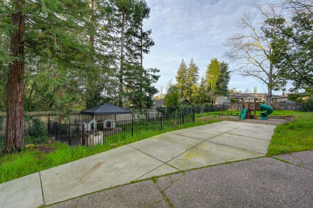 8475 Burford Ln, Fair Oaks, CA 95628