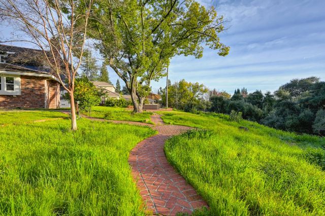 8475 Burford Ln, Fair Oaks, CA 95628