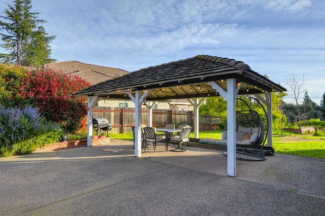 8475 Burford Ln, Fair Oaks, CA 95628