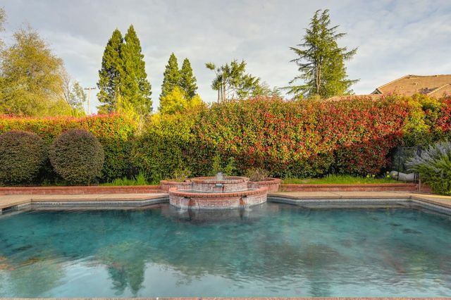 8475 Burford Ln, Fair Oaks, CA 95628