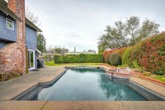 8475 Burford Ln, Fair Oaks, CA 95628