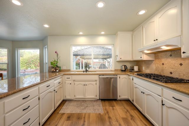 8475 Burford Ln, Fair Oaks, CA 95628