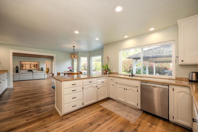 8475 Burford Ln, Fair Oaks, CA 95628