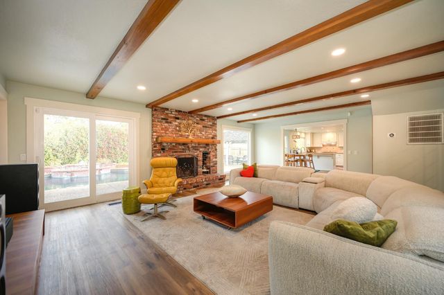 8475 Burford Ln, Fair Oaks, CA 95628