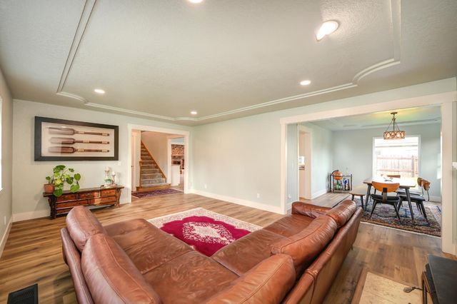 8475 Burford Ln, Fair Oaks, CA 95628