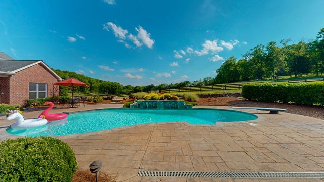 9 Stover Ln, Gordonsville, TN 38563