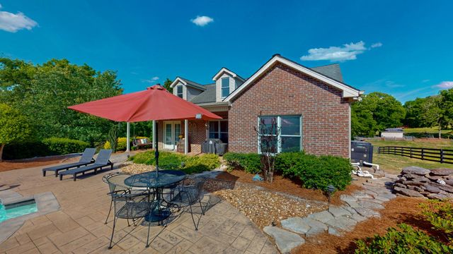 9 Stover Ln, Gordonsville, TN 38563