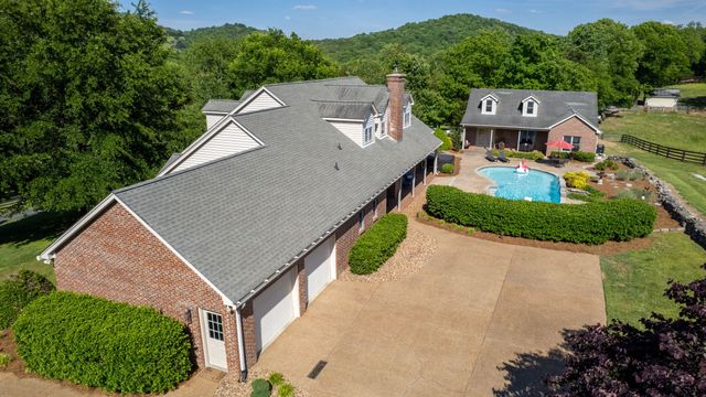 9 Stover Ln, Gordonsville, TN 38563