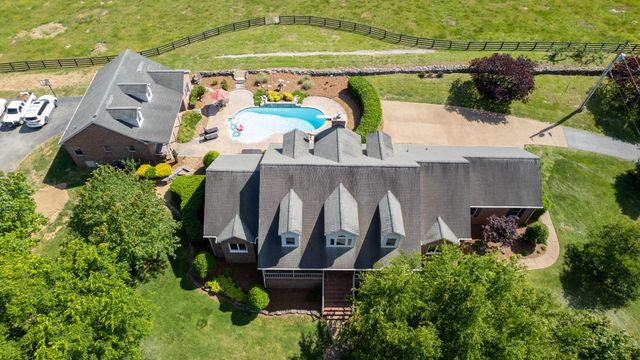9 Stover Ln, Gordonsville, TN 38563