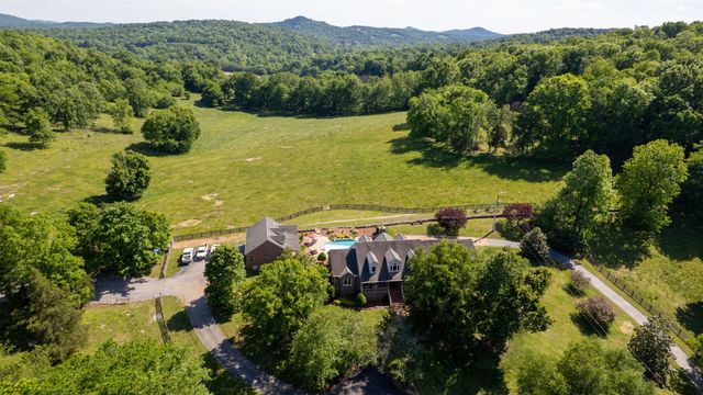 9 Stover Ln, Gordonsville, TN 38563