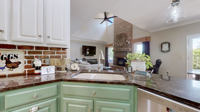 9 Stover Ln, Gordonsville, TN 38563