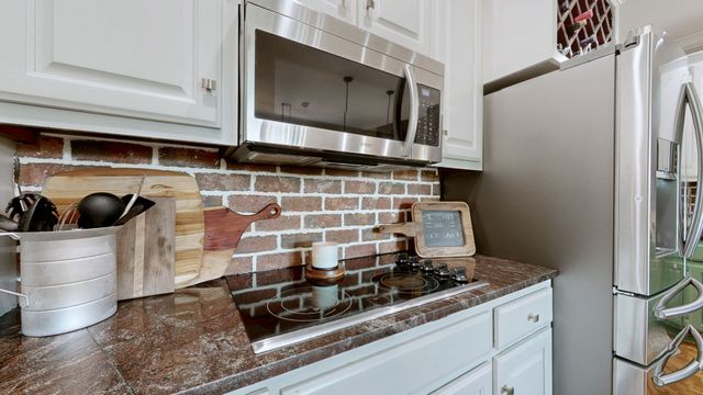 9 Stover Ln, Gordonsville, TN 38563