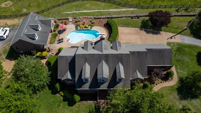 9 Stover Ln, Gordonsville, TN 38563