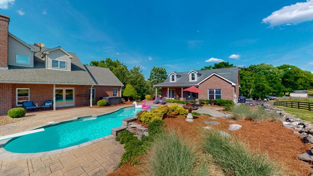 9 Stover Ln, Gordonsville, TN 38563