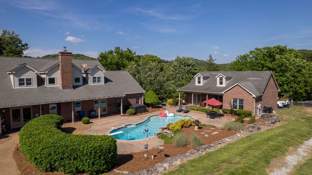 9 Stover Ln, Gordonsville, TN 38563
