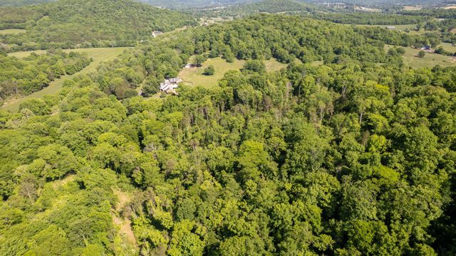 9 Stover Ln, Gordonsville, TN 38563
