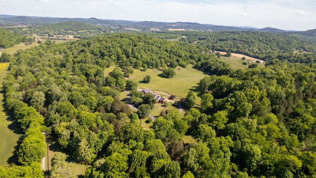 9 Stover Ln, Gordonsville, TN 38563