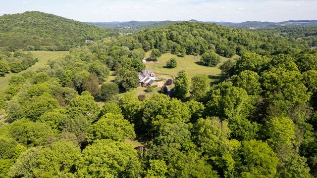 9 Stover Ln, Gordonsville, TN 38563