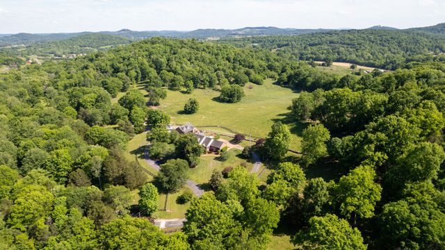 9 Stover Ln, Gordonsville, TN 38563