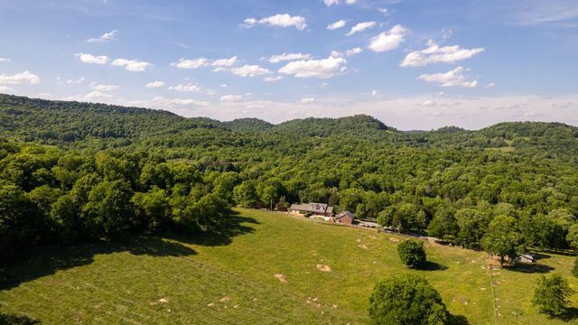 9 Stover Ln, Gordonsville, TN 38563