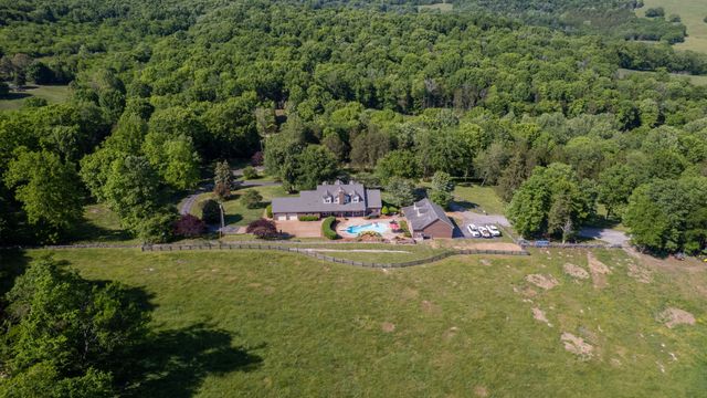9 Stover Ln, Gordonsville, TN 38563