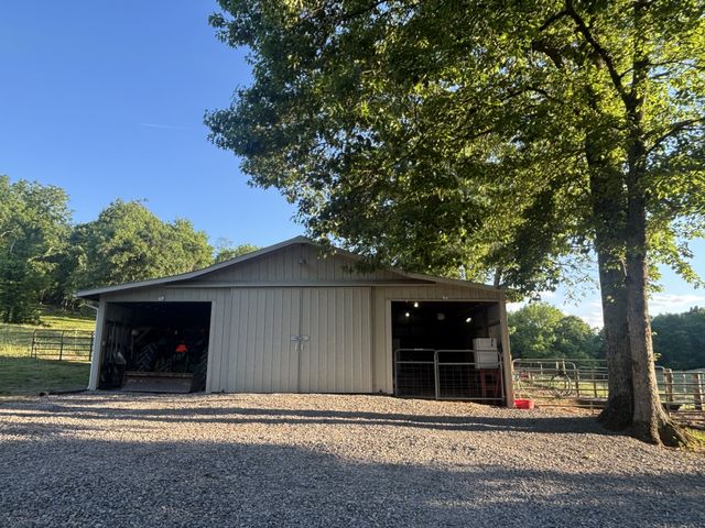 9 Stover Ln, Gordonsville, TN 38563