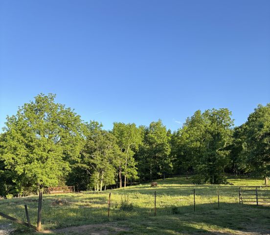 9 Stover Ln, Gordonsville, TN 38563