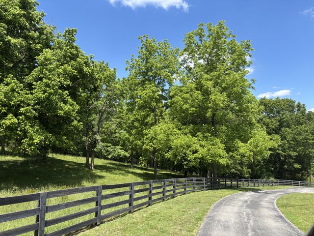 9 Stover Ln, Gordonsville, TN 38563