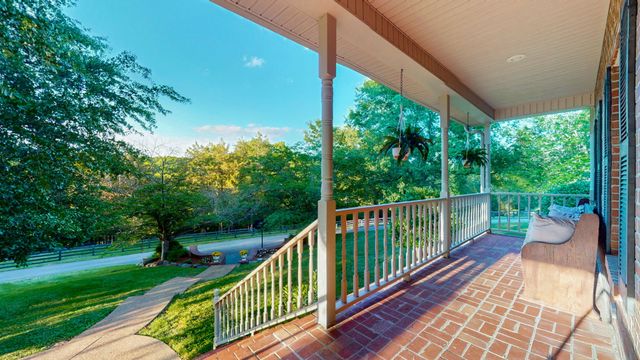 9 Stover Ln, Gordonsville, TN 38563