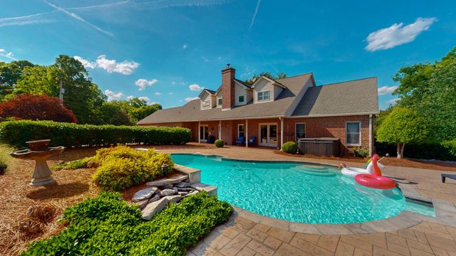 9 Stover Ln, Gordonsville, TN 38563