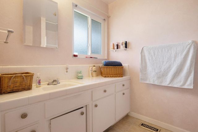 2701 Sheffield Ln, Modesto, CA 95350