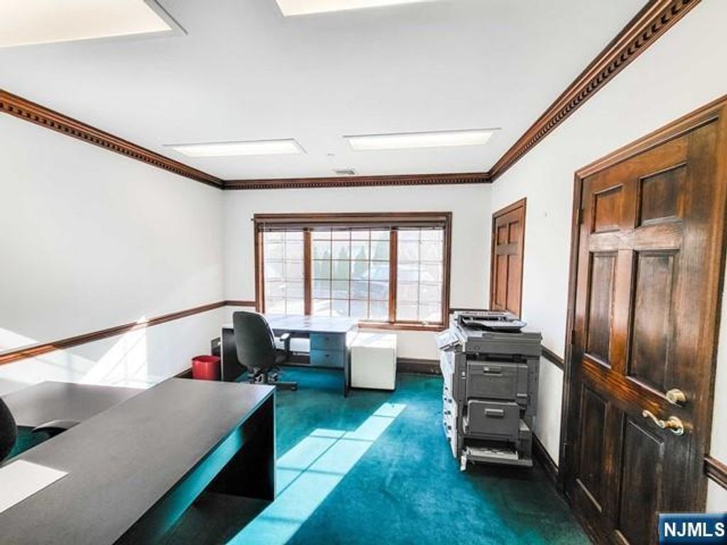 36 Farview Terrace Rear Office, Paramus, NJ 07652