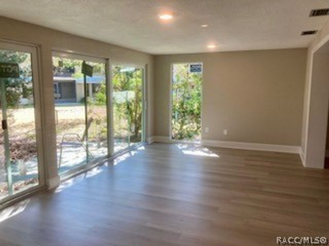 1215 N Egret Point, Crystal River, FL 34429