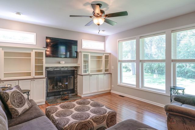 39226 N Rangers Way, Antioch, IL 60002