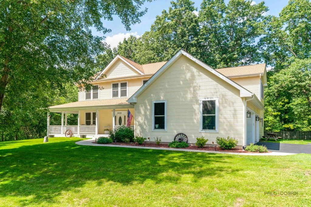 39226 N Rangers Way, Antioch, IL 60002