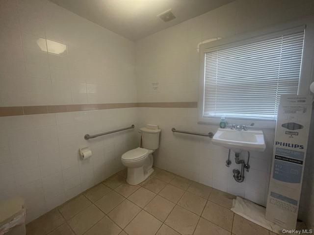 15 Ives Road, Hewlett, NY 11557