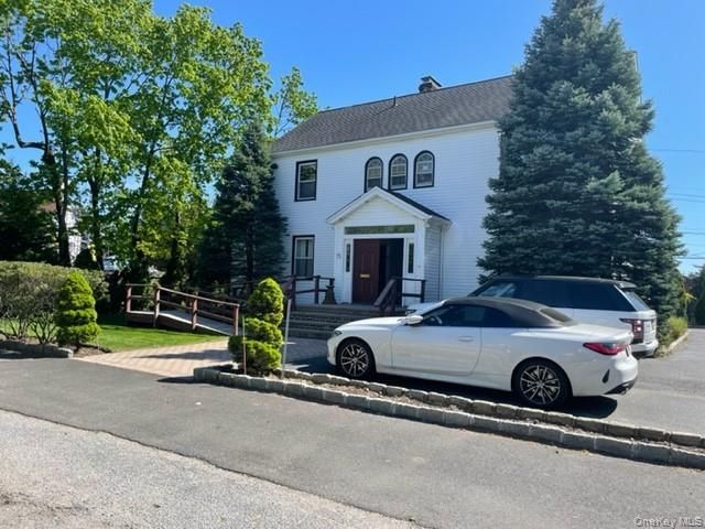 15 Ives Road, Hewlett, NY 11557