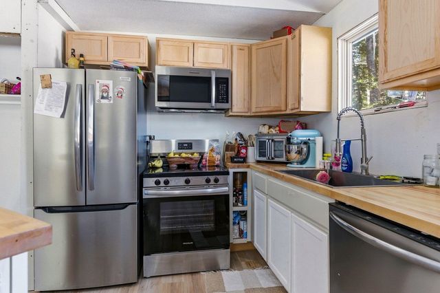 9 W Hill Place, Barnstead, NH 03225