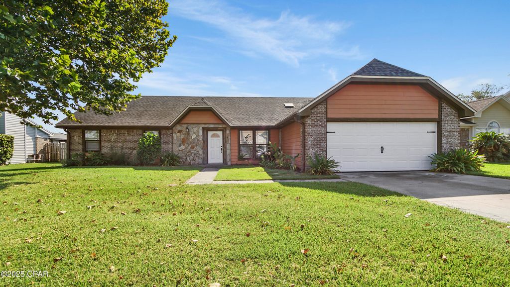 105 Saratoga Place, Lynn Haven, FL 32444