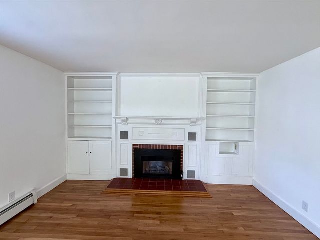 33 Highland St, Webster, MA 01570