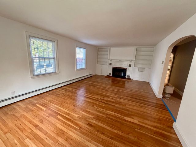33 Highland St, Webster, MA 01570