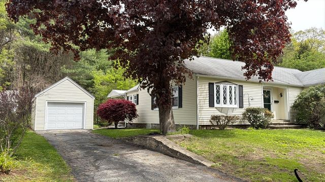 33 Highland St, Webster, MA 01570