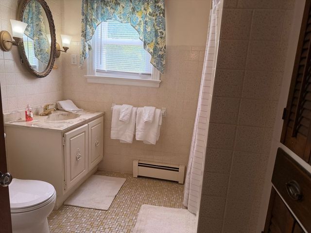 33 Highland St, Webster, MA 01570