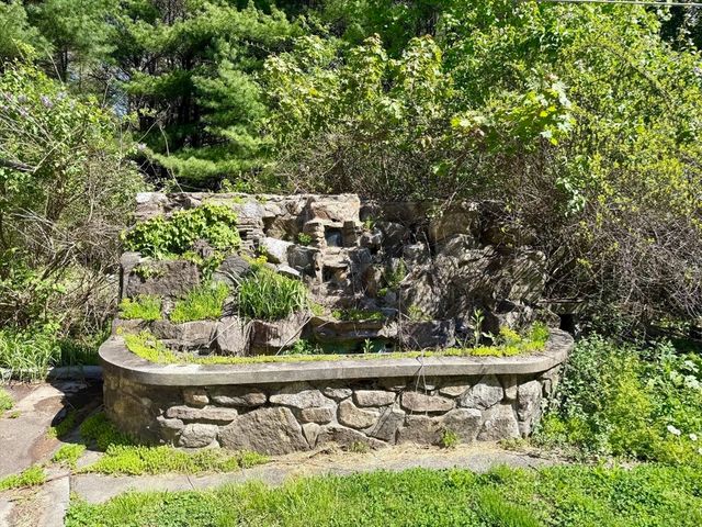 33 Highland St, Webster, MA 01570