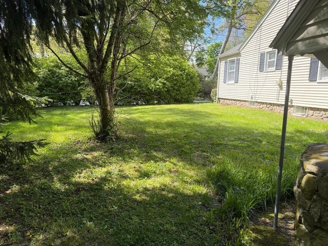 33 Highland St, Webster, MA 01570